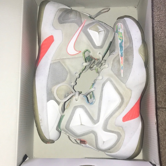 Nike Lebron XIII (GS) - Picture 1 of 6